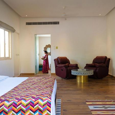 Parijat Private Pool Villa 1, 2 And 3 Bhk Udaipur Buitenkant foto