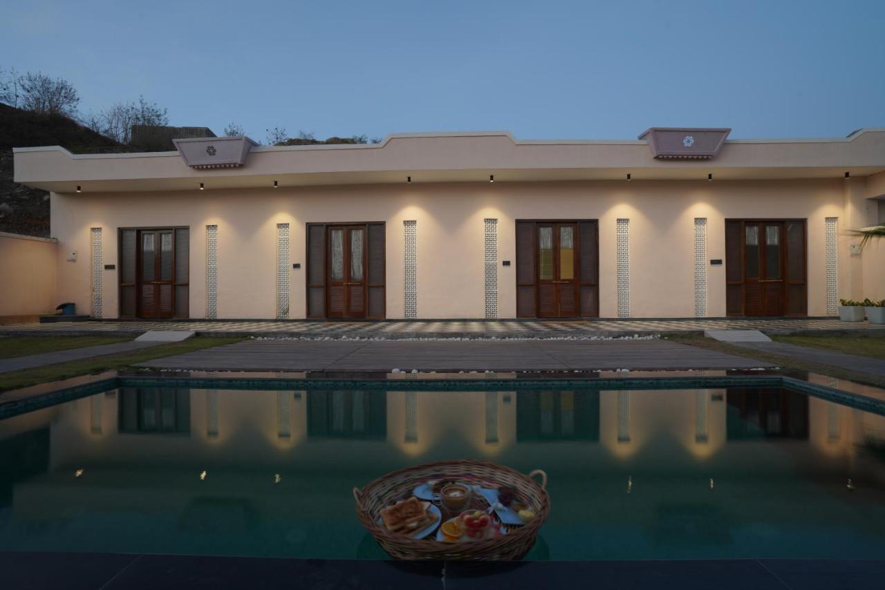 Parijat Private Pool Villa 1, 2 And 3 Bhk Udaipur Buitenkant foto